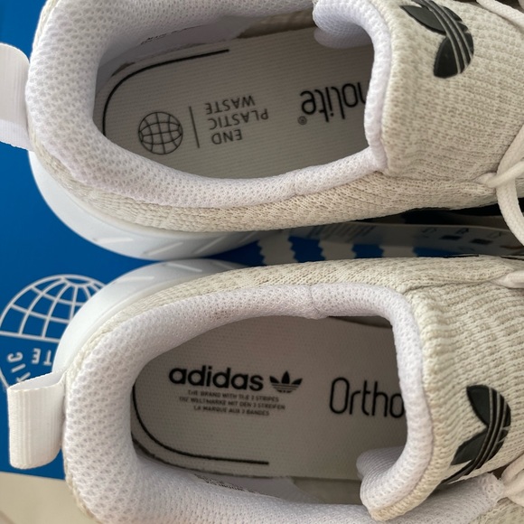 NIB Kids Adidas Originals Swift Run 22 Sneakers White Black Size 3 Little Kid - Picture 7 of 7